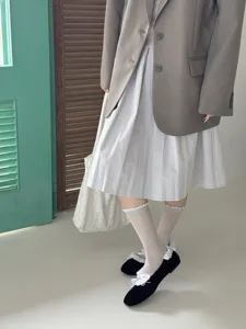 Chaussettes transparentes à volants pour femmes, bas fins respirants avec bordure en dentelle.