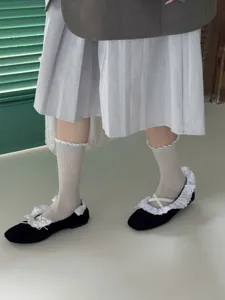 Chaussettes mi-mollet en dentelle transparente de style japonais avec ravissant volant pour femme.