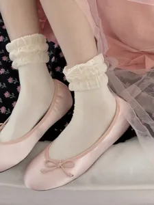 Detailansicht von Damen Seide Rüschen Ballettsocken mit atmungsaktiven transparenten Bündchen.