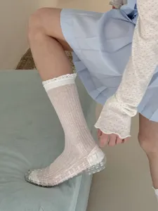 Chaussettes mi-mollet japonaises en dentelle douce, chaussettes d'été légères détail.