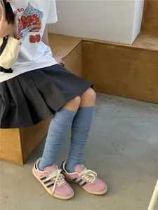 Chaussettes hautes fines unie, chaussettes longues décontractées et tendance pour femme, respirantes.