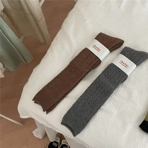 Gemütliche Retro-Wollwadenstrümpfe für Damen, dicke Herbst- und Winter-Stapelsocken, braun und grau.