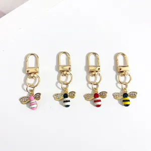Set di portachiavi ape con strass, ciondolo per borsa smaltato colorato e accessorio.