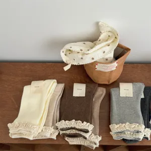 Chaussettes Crew Douces en Dentelle pour Femmes Volants Mignons Mélange de Coton Hosiery Décontractée