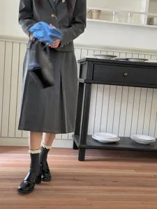 Détails de chaussettes mi-hautes douces pour femmes avec bordure en dentelle, tricot vintage.