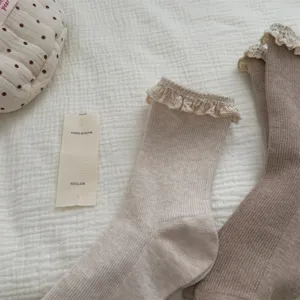 IOULOR chaussettes mi-hautes en dentelle douce pour femmes, chaussettes côtelées respirantes beige.