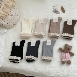 Chaussettes mi-mollet à volants de dentelle pour femmes, chaussettes côtélées rétro en couleurs.
