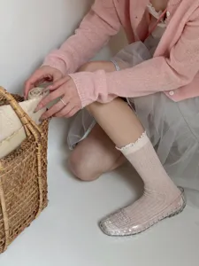 Chaussettes mi-mollet en dentelle pour femme, style japonais fin respirant avec volants doux.