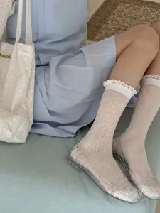 Chaussettes mi-mollet en dentelle style japonais pour femmes, légères et respirantes.