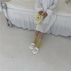 Chaussettes mi-hautes jaunes pour femmes, chaussettes unies douces avec chaussons mignons.