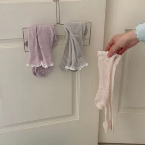 Chaussettes mi-hautes à volants en dentelle pour femmes, respirantes et fines.