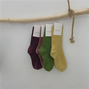 Chaussettes en coton mi-hautes de couleur unie style japonais décontractées