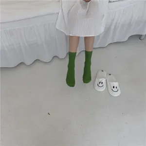 Chaussettes mi-hautes unies côtelées pour femmes, bas en coton confortable style quotidien.