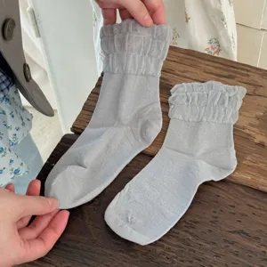 Damen halbdurchsichtige Maulbeerseide Socken mit süßen Rüschen Bündchen, Frühlings- und Sommerstil.