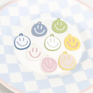 DIY Legierung bemalt süße Smiley Gesichter Anhänger für handgemachte Halsketten Armbänder.