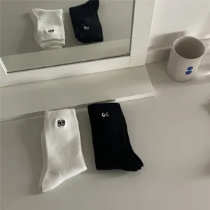 Chaussettes mignonnes brodées d'yeux, chaussettes en coton minimalistes pour femmes.