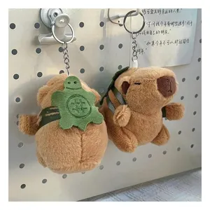 Simpatico portachiavi in peluche capybara con mini zaino tartaruga, morbido gadget per borsa.