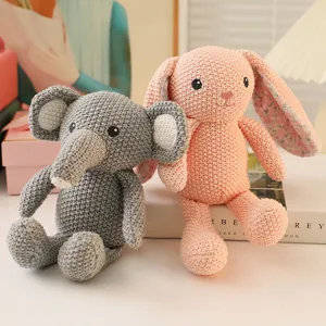 Set di peluche di animali lavorati a maglia, simpatici elefante e coniglio per bambini.