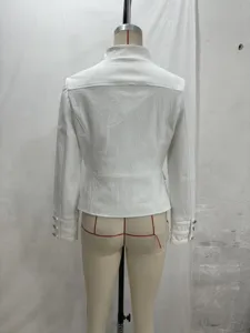 Damen weisse Stehkragen Knopf Detail Blazer Jacke elegante Freizeit Buero Oberteil Rueckenansicht
