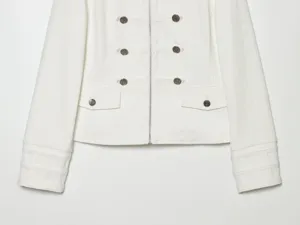 Detailansicht einer eleganten weißen Damen Militärstil Stehkragen Blazer Jacke Neu.