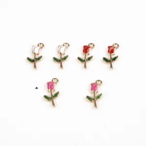 Ciondoli fiori di rosa in smalto accessori gioielli fai da te per orecchini e copricapo.