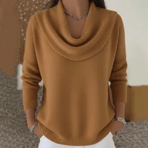 Vista detallada del jersey de punto para mujer de manga larga con cuello drapeado en color liso.
