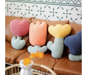 Schönes tulpenförmiges Plüschkissen Teddyfleece dekoratives kreatives Sofakissen Detail