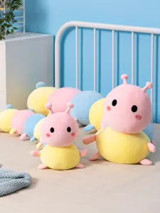 Süßes Raupen Plüschkissen, langes Stofftier Kissen für Bett, weiche Kuschelpuppe als Geschenk.