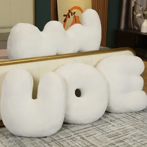 Coussins lettres peluche blanche, coussins decoratifs duveteux style nordique canape.