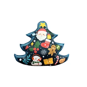 Niedliches Weihnachtsbaum Plüschkissen mit Weihnachtsmann und Schneemann Druck Sofa.