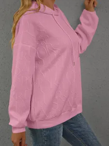 Lässiger rosa Kapuzenpullover für Damen mit 3D-Prägebuchstaben und langen Ärmeln.