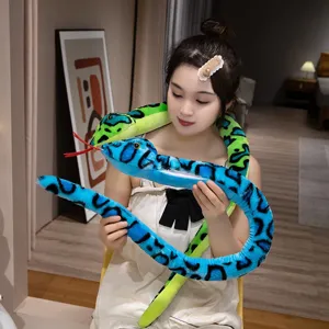 Peluche serpent lumineuse coloree, adorable jouet en peluche serpent brillant pour cadeaux amusants.