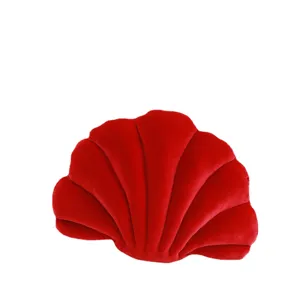 Cuscino peluche conchiglia rosso immagine principale, cuscino decorativo in velluto.