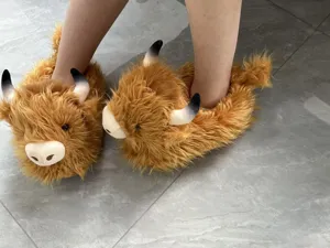 Pantofole di peluche mucca delle Highland per donne, scarpe di cotone invernali calde e morbide.