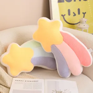 Lindo cojín de felpa estrella arcoíris para sofá, suave juguete relleno pastel para decoración sala.