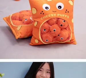 Simpatico cuscino di peluche soffio di formaggio con palline, regalo morbido e divertente per ragazze.