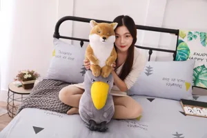 Adorables peluches assises de bec-en-sabot et renard tibétain, poupée douce et confortable.