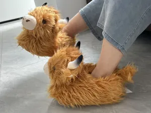 Pantofole soffici in peluche di mucca scozzese dettaglio, calde scarpe da casa morbide e carine.
