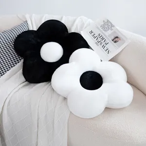 Zwart-witte bloem pluche kussen, zacht bankkussen, schattige woondecoratie sierkussen.