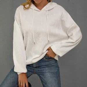 Weißer lässiger Oversize Kapuzenpullover für Damen mit stilvollem 3D-Prägebuchstabenmuster.