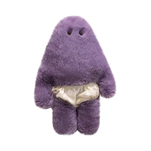 Muñeca de peluche morada excéntrica con pantalones cortos beige extraíbles, diseño suave.