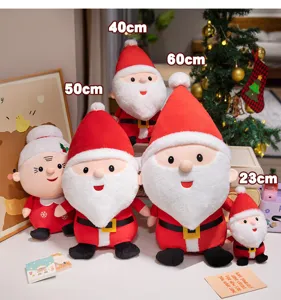 Weihnachtsmann Plüschtiere Set, süße Stoffpuppen in verschiedenen Größen für Feiertagsdeko.