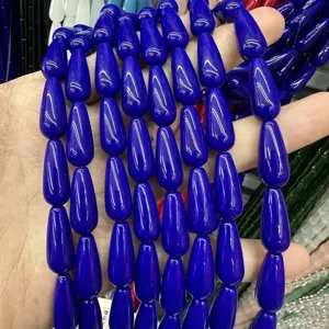 Primer plano de cuentas de cristal de gota azul real 10x20mm para crear bisutería
