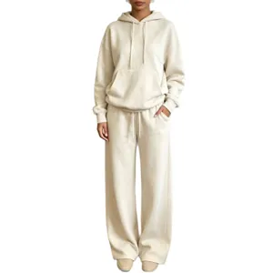 Completo tuta donna felpa con cappuccio oversize e pantaloni larghi beige autunno