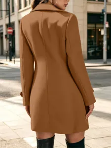 Eleganter Damen Wollmantel mit Reverskragen für stilvolle Herbst und Winter Outfits.