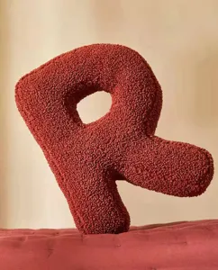Coussin en forme de lettre R style nordique, coussin de sofa en tissu bouclette pour deco.