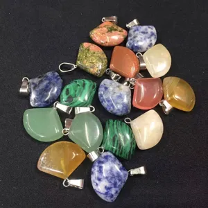 Collezione di ciondoli in pietra naturale e cristallo a forma di ventaglio 18mm