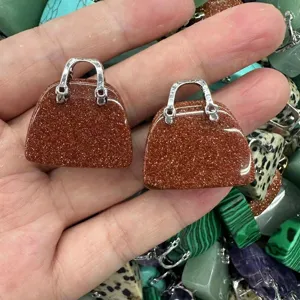 Detailansicht glitzernder brauner Goldfluss Mini Handtaschen Anhänger für DIY Schmuck