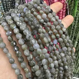 Vue détaillée de perles facettées de 6 mm en pierre naturelle grise pour bijoux DIY