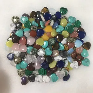 Variété de pierres précieuses naturelles en forme de cœur de 20 mm comme le quartz rose.